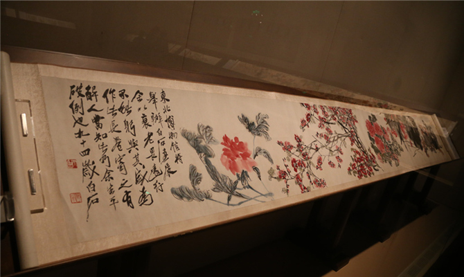 新华VR走进明清花卉画展